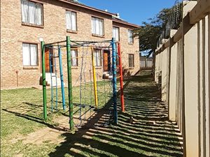 2 Bed Apartment in Olievenhoutbosch