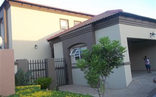 3 Bedroom Townhouse in Magalieskruin