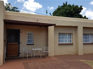1 Bed Garden Cottage in Roodepoort West