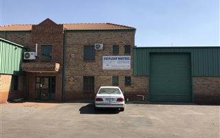 821 m² Industrial space in Gateway Industrial Park