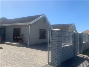 3 Bed House in Pinati