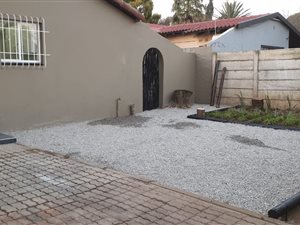 1 Bed Garden Cottage in Brackendowns