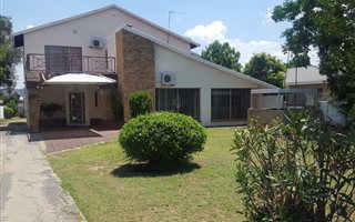 5 Bedroom House in Hillside