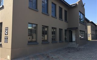 215 m² Commercial space in Lakefield