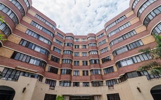 2 Bedroom Apartment in Houghton Estate