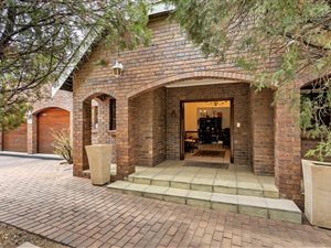 3 Bed House in Fourways Gardens