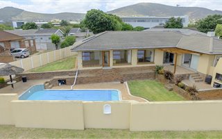 3 Bedroom House in Panorama