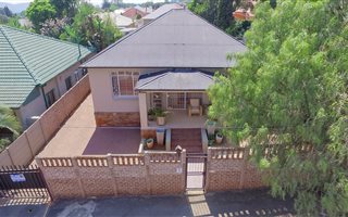 3 Bedroom House in Kensington