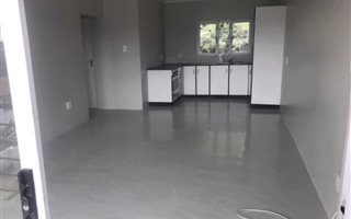 2 Bedroom House in Umhlatuzana