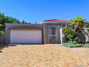 4 Bed House in West Beach