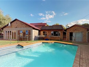 5 Bed House in Country View