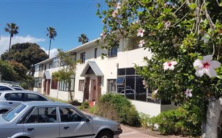 2 Bedroom Flat in Bergvliet