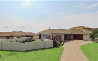 4 Bedroom House in Bankenveld