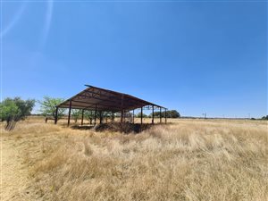 5.2 ha Smallholding in Bainsvlei