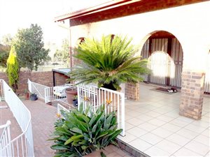 6 Bed House in Bruma