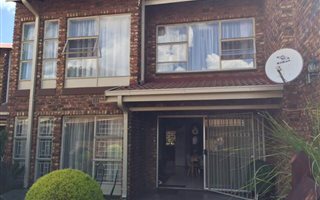3 Bedroom Townhouse in Flora Gardens