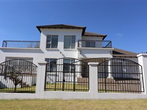 4 Bed House in Mooikloof Gardens