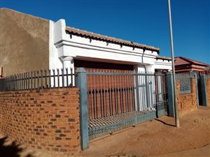4 Bed House in Nellmapius