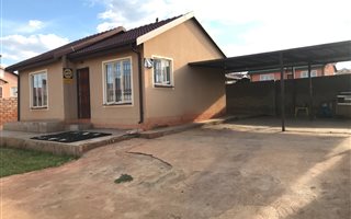 2 Bedroom House in Mahube Valley