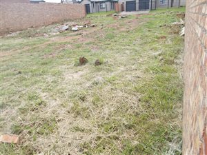 352 m² Land available in Clayville