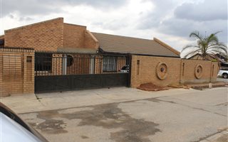 3 Bedroom House in Kaalfontein