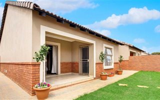 3 Bedroom House in Monavoni