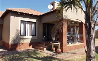 3 Bedroom Simplex in Eco Park