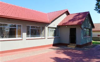 3 Bedroom House in General Alberts Park