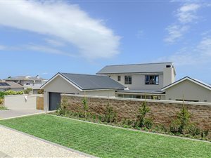 4 Bed House in Onrus