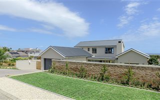 4 Bedroom House in Onrus