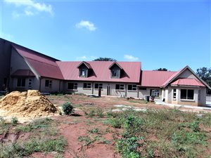 1500 m² Commercial space in Clubview