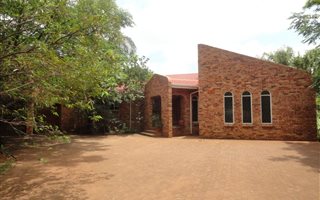 4 Bedroom House in Koster