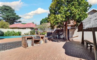 5 Bedroom House in Bramley