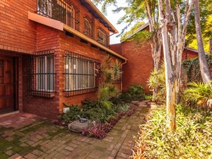3 Bed Townhouse in Waterkloof