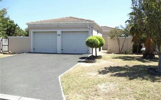 3 Bedroom House in Sunningdale