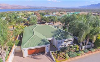 2 Bedroom House in Kosmos Ridge
