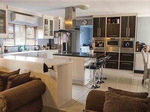 3 Bedroom House in Eikenbosch