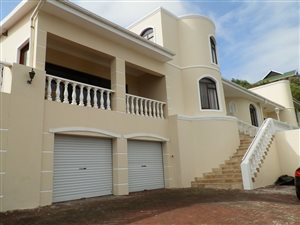 4 Bed House in Outeniqua Strand