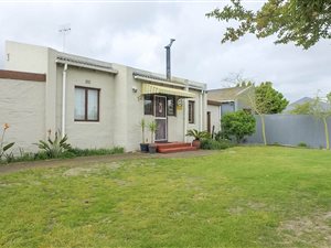 4 Bedroom House in Edgemead