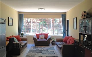 2 Bedroom Flat in Waverley