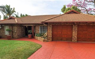3 Bedroom Duet in Waterkloof Glen