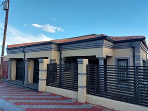 3 Bed House in Clayville