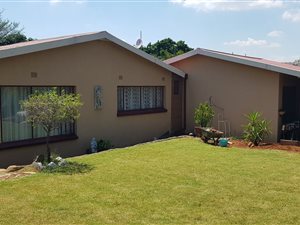 3 Bed House in Tileba