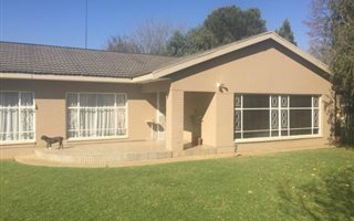 4 Bedroom House in Viljoenskroon