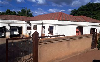 4 Bedroom House in Lethlabile