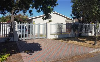 3 Bedroom House in Bothasig