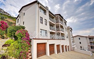 2 Bedroom Apartment in Constantia Kloof