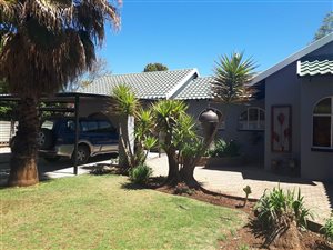 4 Bed House in Lourenspark