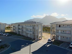 2 Bed Apartment in Muizenberg