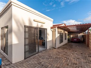 5 Bed House in Marlboro Gardens